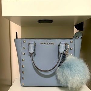 Micheal kors bag, medium size, blue color